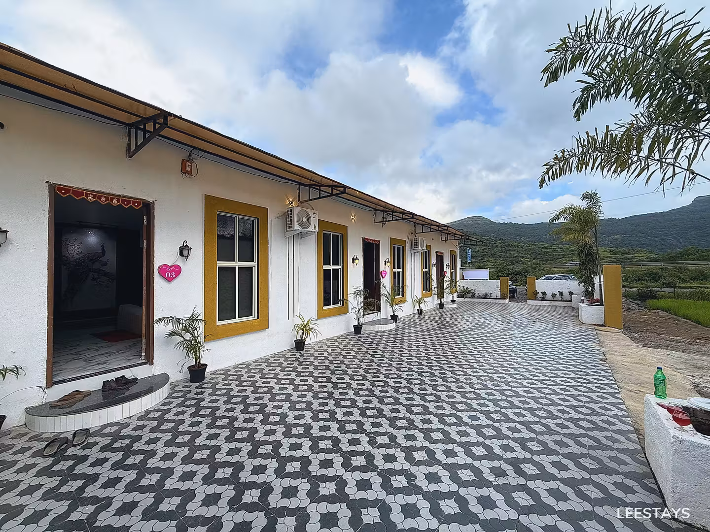 Two Hearts Home — Malavali - Photo 1